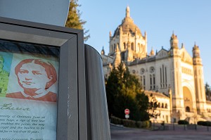 FACADE DE LA BASILIQUE SAINTE-THERESE DE LISIEUX, HAUT-LIEU DE PELERINAGE, LISIEUX, CALVADOS, FRANCE 