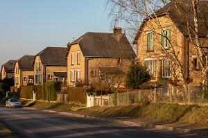 MAISONS D'OUVRIERS DE LA CITE OUVRIERE DU MOULIN A PAPIER, RUGLES, EURE, FRANCE 