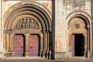 PORTAIL D'ENTREE DE L'EGLISE ABBATIALE DE LA TRINITE, ABBAYE AUX DAMES, CAEN, CALVADOS, NORMANDIE, FRANCE 