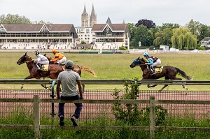 COURSES HIPPIQUES SUR L'HIPPODROME EN CENTRE-VILLE, LA PRAIRIE, CAEN, CALVADOS, NORMANDIE, FRANCE 