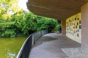 JARDIN DES FORCES ARMEES DES ETATS-UNIS D'AMERIQUE, MEMORIAL GARDEN, CAEN, CALVADOS, NORMANDIE, FRANCE 