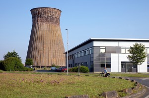 ZONE ARTISANALE NORMANDIAL SUR LE SITE DE L'ANCIENNE SOCIETE METALLURGIQUE DE NORMANDIE (SMN) OU SUBSISTE UN TOUR REFRIGERANTE, CAEN, COLOMBELLES, CALVADOS, NORMANDIE, FRANCE 