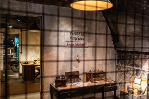 BUREAU A L'INTERIEUR DU BUNKER SOUTERRAIN DU GENERAL RICHTER, MEMORIAL DE CAEN, CALVADOS, NORMANDIE, FRANCE 