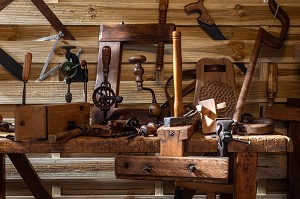 LES OUTILS DU MENUISIER ET DE L'EBENISTE, MUSEE VIE ET VIEUX METIERS D'AUTREFOIS, BRETEUIL, EURE, NORMANDIE, FRANCE 