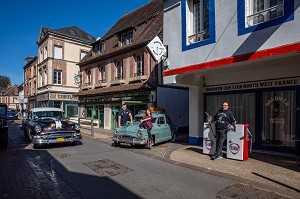 ANCIENNE STATION SERVICE FINA, SIEGE DE L'ASSOCIATION DE COLLECTIONNEURS DE VIEILLES VOITURES, ROADMEN CAR CLUB NORTH WEST CHAPTER, EURE, NORMANDIE, FRANCE 