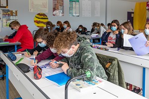 SALLE DE SCIENCES, COLLEGE DE RUGLES, RUGLES, EURE, NORMANDIE, FRANCE 