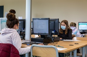 SALLE INFORMATIQUE, COLLEGE DE RUGLES, RUGLES, EURE, NORMANDIE, FRANCE 