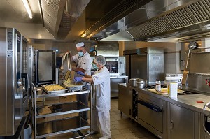 CUISINE ET RESTAURATION, COLLEGE DE RUGLES, RUGLES, EURE, NORMANDIE, FRANCE 