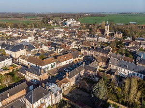 VILLE DE MESNIL-SUR-ITON, VUE DRONE, EURE, NORMANDIE, FRANCE 