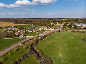 VILLAGE DE GOUVILLE, MESNIL-SUR-ITON, VUE DRONE, EURE, NORMANDIE, FRANCE 