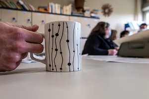 PAUSE CAFE DANS LA SALLE DES PROFESSEURS, COLLEGE DE RUGLES, RUGLES, EURE, NORMANDIE, FRANCE 