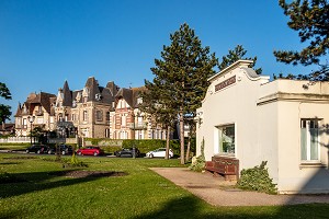 SYNDICAT D'INITIATIVE ET RESIDENCES BELLE EPOQUE, JARDINS DU CASINO, CABOURG, CALVADOS, NORMANDIE, FRANCE 