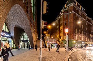 IMMEUBLE DE LA CITE DE L'UNIVERSITE DE NUIT, HELSINKI, FINLANDE, EUROPE 