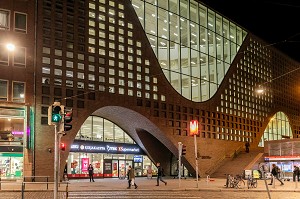 IMMEUBLE DE LA CITE DE L'UNIVERSITE DE NUIT, HELSINKI, FINLANDE, EUROPE 