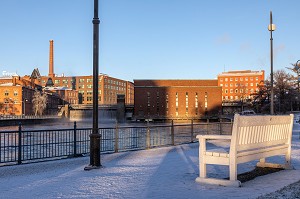 PROMENADE DES ECLUSES DE L'AMOUR, CHUTES DE TAMMERKOSTKI AVEC SA CENTRALE HYDRO-ELECTRIQUE ET LE THEATRE FRENCKELL, TAMPERE, FINLANDE, EUROPE 