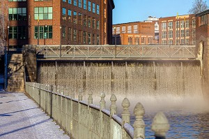 PROMENADE DES ECLUSES DE L'AMOUR, CHUTES DE TAMMERKOSTKI A COTE DE LA CENTRALE HYDRO-ELECTRIQUE, TAMPERE, FINLANDE, EUROPE 