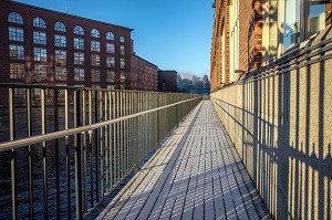 PASSERELLE SOUS LA NEIGE DU RESTAURANT TEMPELLA, TAMPERE, FINLANDE, EUROPE 