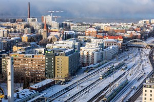 CENTRE-VILLE ET LA GARE CENTRALE DEPUIS LE BAR PANORAMIQUE MORO SKY BAR, TAMPERE, FINLANDE, EUROPE 