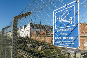 ETABLISSEMENT SECURISE SOUS SURVEILLANCE VIDEO, USINE EUROFOIL, SOCIETE SPECIALISEE DANS LA METALLURGIE DE L'ALUMINIUM, RUGLES, EURE, NORMANDIE, FRANCE 