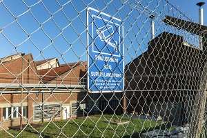 ETABLISSEMENT SECURISE SOUS SURVEILLANCE VIDEO, USINE EUROFOIL, SOCIETE SPECIALISEE DANS LA METALLURGIE DE L'ALUMINIUM, RUGLES, EURE, NORMANDIE, FRANCE 