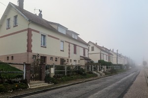 MAISONS DES OUVRIERS DE LA CITE DU MOULIN A PAPIER, RUGLES, EURE, NORMANDIE, FRANCE 