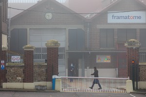 USINE FRAMATOME SPECIALISE DANS LE LAMINAGE DU ZIRCONIUM POUR LES CHAUDIERES DE CENTRALE NUCLEAIRE, BROUILLARD DU MATIN, RUGLES, EURE, NORMANDIE, FRANCE 