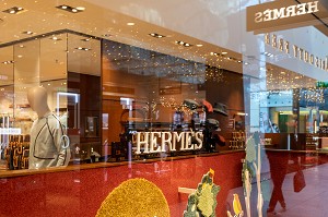 MAISON HERMES, BOUTIQUE DE LUXE EN DUTY FREE (DETAXE) AEROPORT DE ROISSY-CHARLES-DE-GAULLE, PARIS, FRANCE 