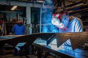 ATELIER DE SOUDURE, FERRONNERIE D'ART, FORGE DE BEAUMAIS, GOUVILLE, MESNIL-SUR-ITON, EURE, NORMANDIE, FRANCE 