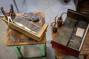 AIGUILLES A L'ATELIER DE POLISSAGE, USINE DE LA MANUFACTURE BOHIN, CONSERVATOIRE VIVANT DE L’AIGUILLE ET DE L’EPINGLE, SAINT-SULPICE-SUR-RISLE, ORNE (61), FRANCE 