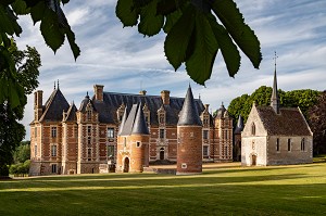 CHATEAU DE CHAMBRAY DU XVI EME SIECLE, SITE CLASSE AUX MONUMENTS HISTORIQUES FRANCAIS QUI ABRITE DANS SON DOMAINE LE LYCEE AGRICOLE, MESNIL-SUR-ITON, EURE, NORMANDIE, FRANCE 