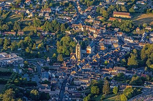 VILLAGE DE RUGLES AVEC SON EGLISE SAINT-GERMAIN DU XIV EME SIECLE, EURE, NORMANDIE, FRANCE 