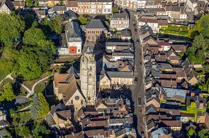 VILLAGE DE RUGLES AVEC SON EGLISE SAINT-GERMAIN DU XIV EME SIECLE, EURE, NORMANDIE, FRANCE 