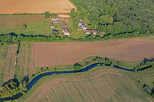 LA VALLEE DE LA RISLE, NEAUFLES-AUVERGNY, EURE, NORMANDIE, FRANCE 