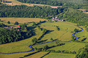 VILLAGE DE CHAMPIGNOLLES, LA VALLEE DE LA RISLE, LA VIEILLE-LYRE, EURE, NORMANDIE, FRANCE 