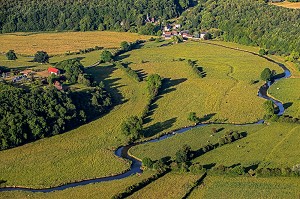 VILLAGE DE CHAMPIGNOLLES, LA VALLEE DE LA RISLE, LA VIEILLE-LYRE, EURE, NORMANDIE, FRANCE 