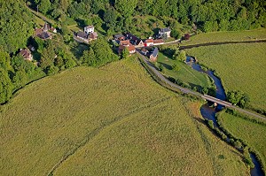 VILLAGE DE CHAMPIGNOLLES, LA VALLEE DE LA RISLE, LA VIEILLE-LYRE, EURE, NORMANDIE, FRANCE 