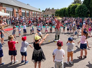 KERMESSE DES ECOLES, ECOLE ELEMENTAIRE DES PETITS-PRES, RUGLES, EURE, NORMANDIE, FRANCE 