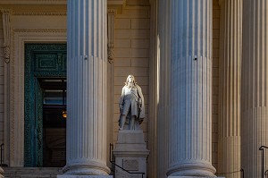 STATUE DE JACQUES DE CAMBACERES (1753-1824) DEVANT LA COUR D'APPEL, MONTPELLIER, HERAULT, OCCITANIE, FRANCE 