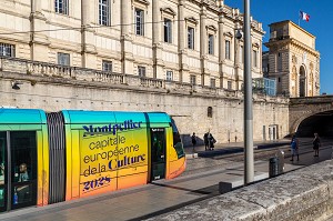 TRAMWAY ANNONCANT LA VILLE DE MONTPELLIER COMME CAPITALE DE LA CULTURE EN 2028, MONTPELLIER, HERAULT, OCCITANIE, FRANCE 