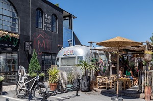 MARCHE DU LEZ, MARCHE BRANCHE ET ARTISTIQUE AVEC FOOD TRUCKS, MONTPELLIER, HERAULT, OCCITANIE, FRANCE 