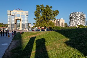 HOTEL DE REGION DU LANGUEDOC-ROUSSILLON ET IMMEUBLE MODERNE L'ARBRE BLANC, PLACE DE L'EUROPE, MONTPELLIER, HERAULT, OCCITANIE, FRANCE 