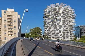 IMMEUBLE MODERNE L'ARBRE BLANC, ARCHITECTES SOO FOUJIMOTO, NICOLAS LAISNE ET MANAL RACHDI, BATIMENT ELU PLUS BEL IMMEUBLE RESIDENTIEL DU MONDE EN 2019, PLACE CHRISTOPHE COLOMB, MONTPELLIER, HERAULT, OCCITANIE, FRANCE 