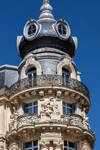 BALCONS ET FACADES D'IMMEUBLE BOURGEOIS, PLACE DE LA COMEDIE, MONTPELLIER, HERAULT, OCCITANIE, FRANCE 