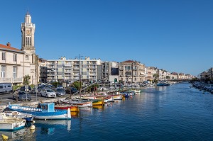 CHAMBRE DU COMMERCE ET BATEAUX TRADITIONNELS SUR LE CANAL ROYAL, SETE, HERAULT, OCCITANIE, FRANCE 