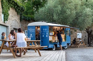 FOOD TRUCK DES VIGNOBLES D'EXEA, DOMAINE CHATEAU DE CERAME, AUDE, OCCITANIE, FRANCE 