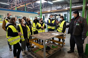 VISITE PEDAGOGIQUE POUR UN PROJET CULTUREL DES ELEVES DE QUATRIEME DU COLLEGE VICTOR HUGO DE RUGLES, ENTREPRISE JLB LEBOUCH, LA VIEILLE-LYRE, EURE, NORMANDIE, FRANCE 