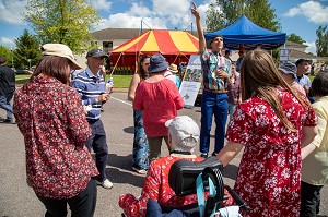 JOURNEE DE FETE POUR LES RESIDENTS EN SITUATION DE HANDICAP AVEC LEURS FAMILLES, FOYER JULES LEDEIN, LA NEUVILLE-DU-BOSC, EURE, NORMANDIE, FRANCE 