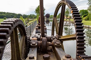 VANNAGE SUR LA RIVIERE, TRISAY, LA VIEILLE-LYRE, VALLEE DE LA RISLE, EURE, NORMANDIE, FRANCE 