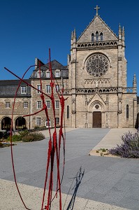 EGLISE DU GROUPE SCOLAIRE CATHOLIQUE LES CORDELIERS, DINAN, COTES-D'AMOR, BRETAGNE, FRANCE 