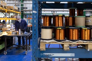 BOBINES DE CUIVRES POUR LA FABRICATION DE CONDENSATEURS, ENTREPRISE REGNARD TECHNOLOGIES, L'AIGLE, ORNE, NORMANDIE, FRANCE 